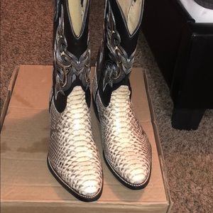 (New)Traditional Hand crafted snake boots